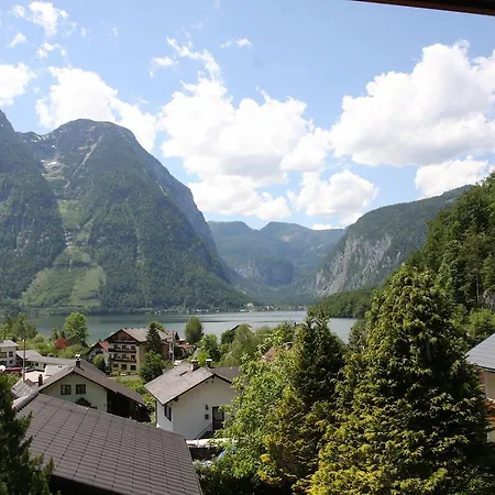 Haus Salzkammergut לינה וארוחת בוקר אוברטראון